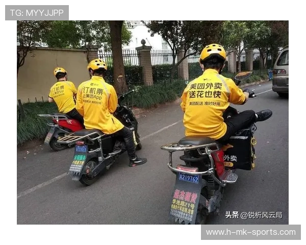 球员在场上用手机订外卖被拍到，外卖小哥竟等在角旗区